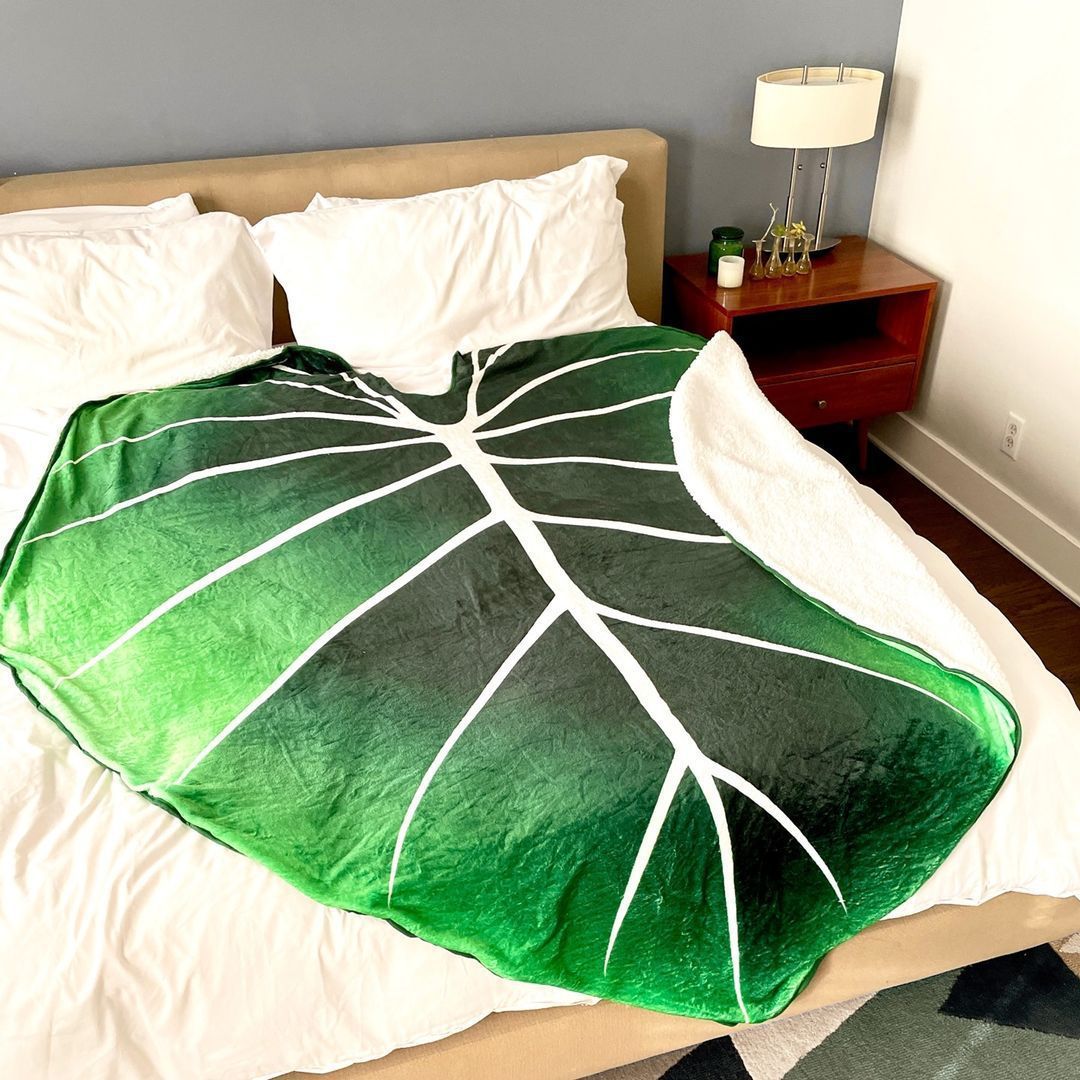 Super Soft Printed Giant Leaves Throw Blanket